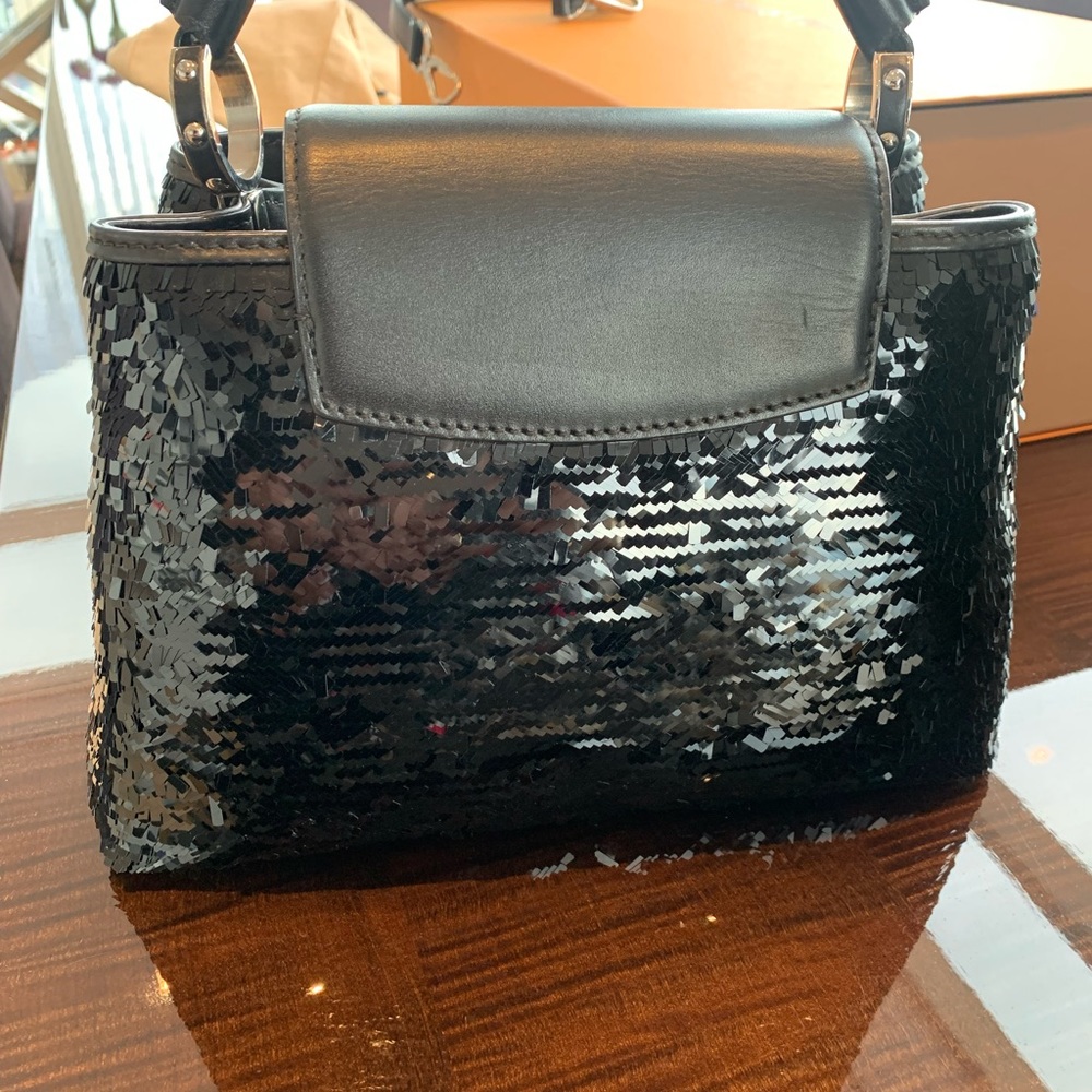 Louis Vuitton Capucines - Picture 6 of 17